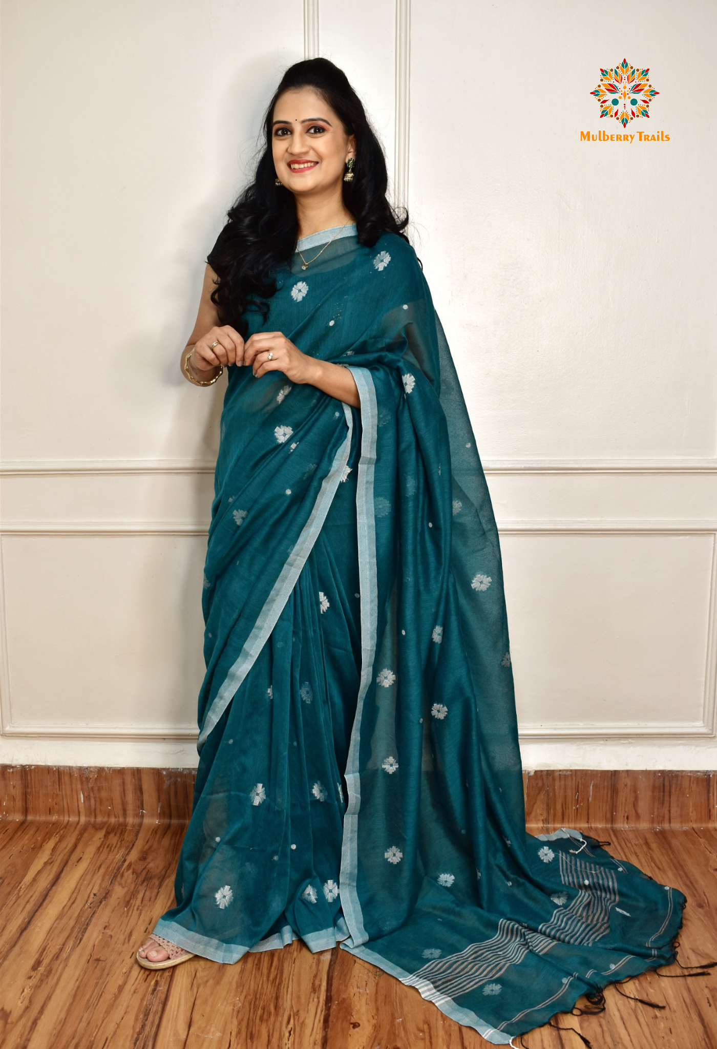 Aravi: Flowy Summer Cotton Saree Green White