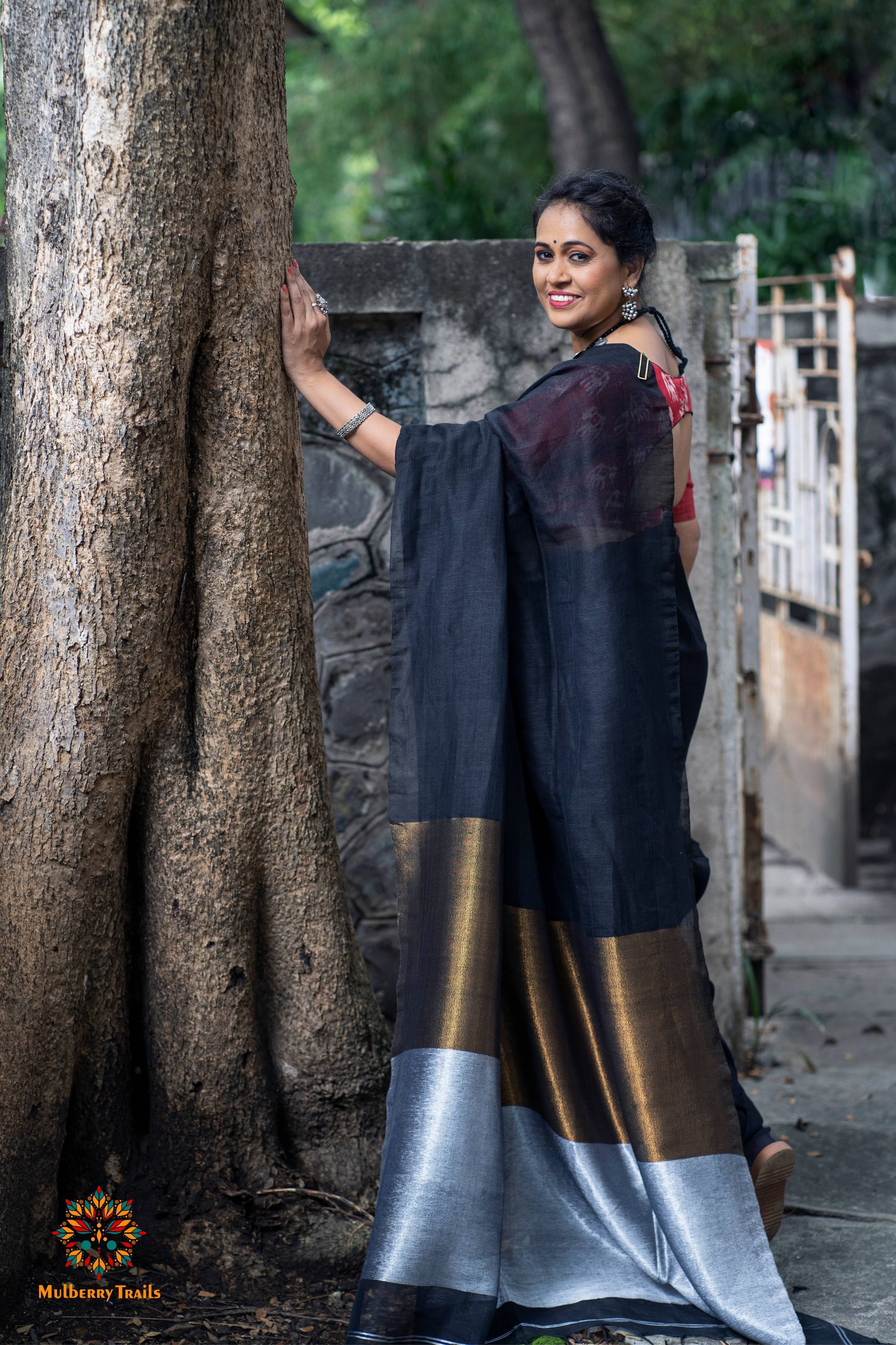 Achala : Cotton Handloom Saree zari pallu - Black