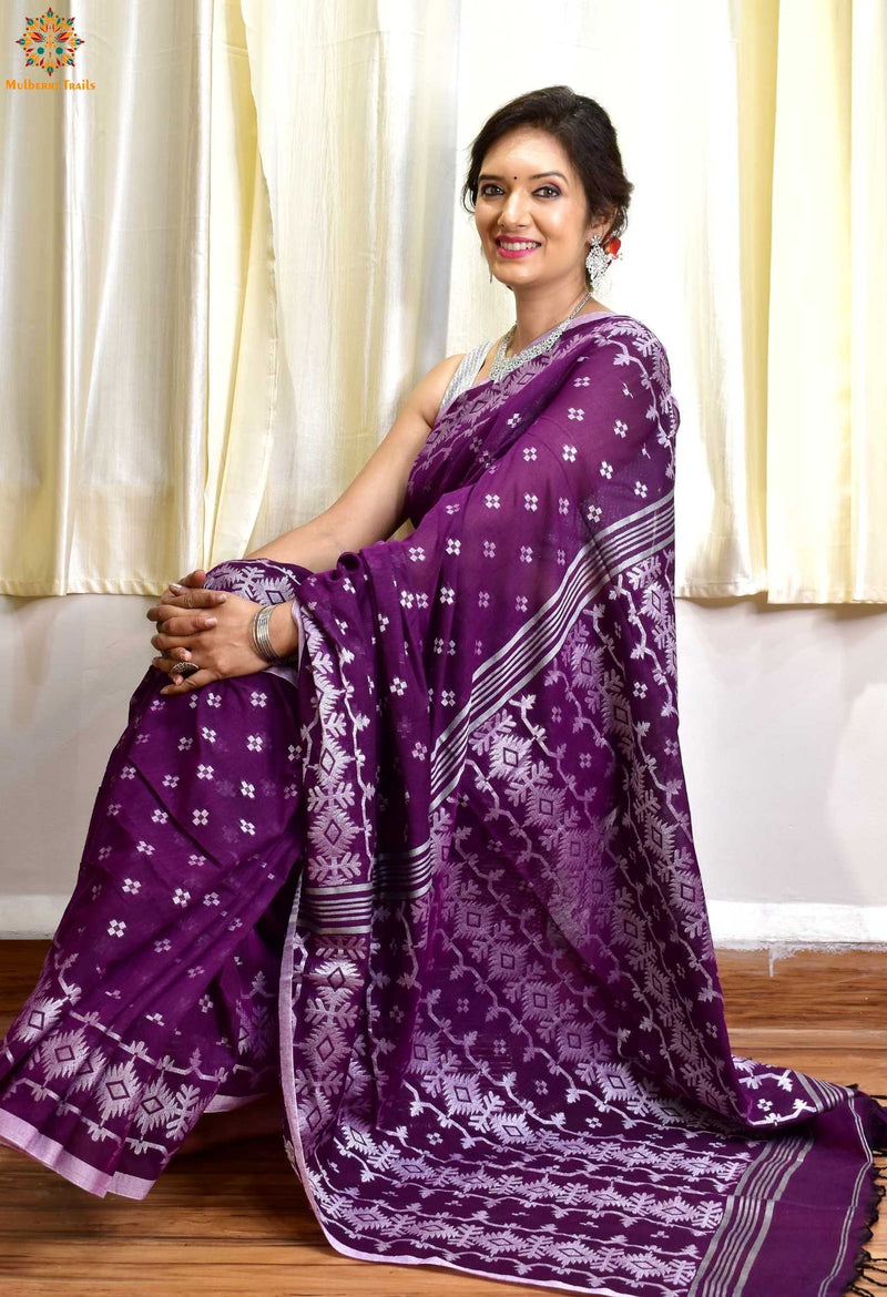 Saree Wearing in Cotton Silk - Designerkloth