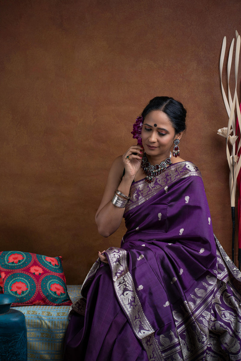 Green woven bengal's baluchari silk saree with blouse - Ratnavali - 4272587